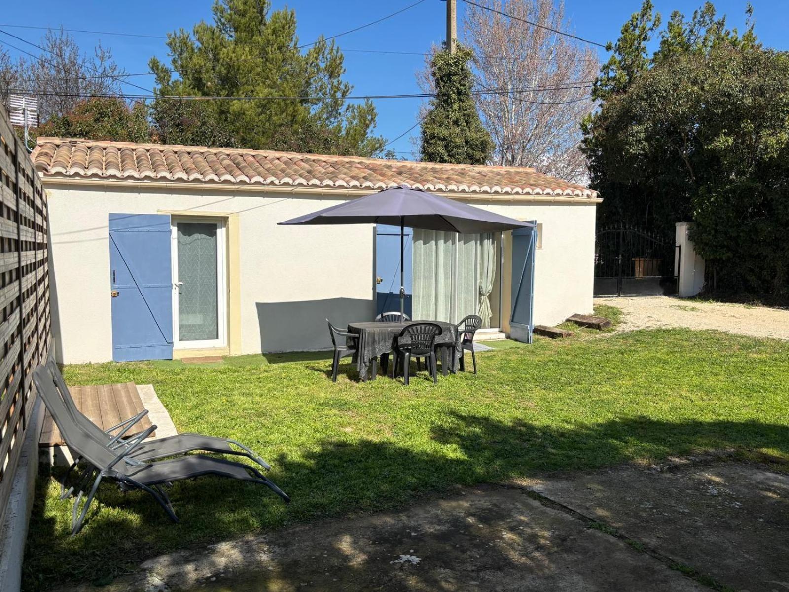Maison De Vacances En Campagne Cavaillon Exterior photo